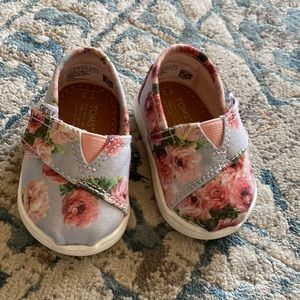 Floral Tiny Toms